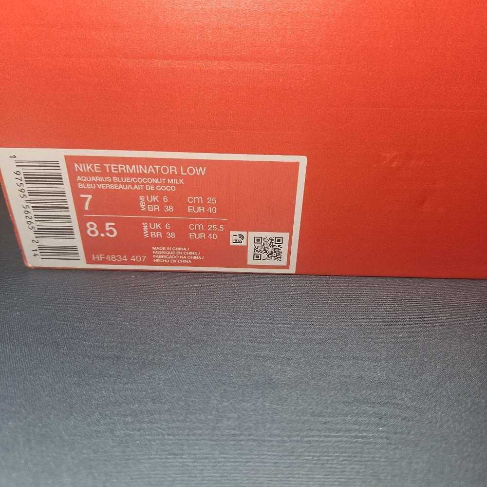 Nike - Picture 2 of 7